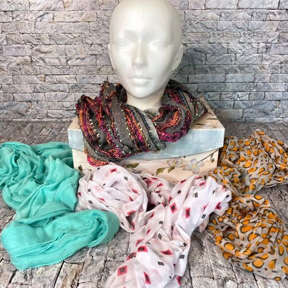 Scarf Wraps Bundle of 4 Infinity Scarves Women's Accessories - Picture 3 of 8